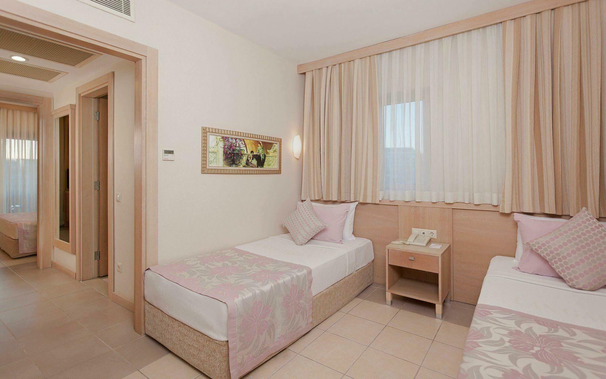 Garden Otel Side